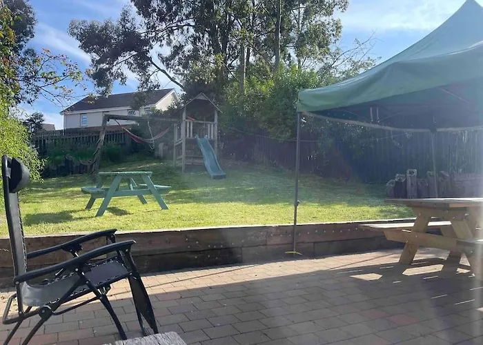 Spacious 4 Bedroom House With Large Garden