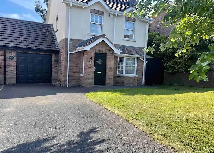 Spacious 4 Bedroom House With Large Garden