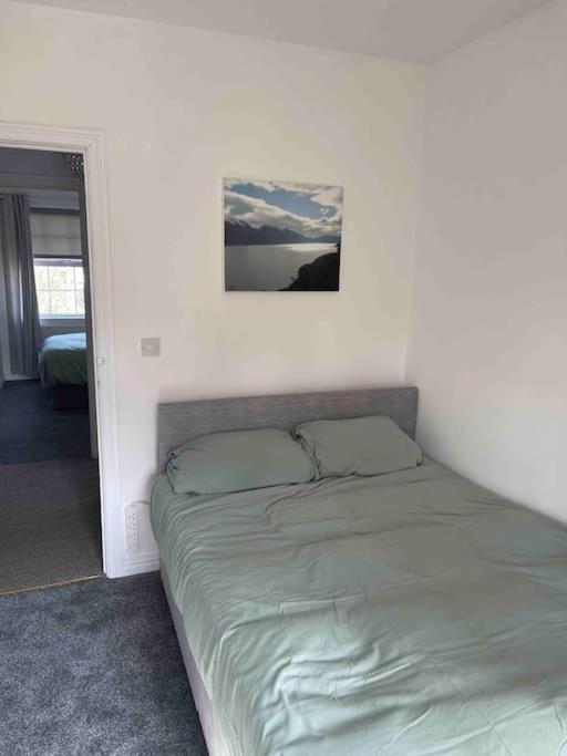Holiday home Spacious 4 Bedroom House With Large Garden *