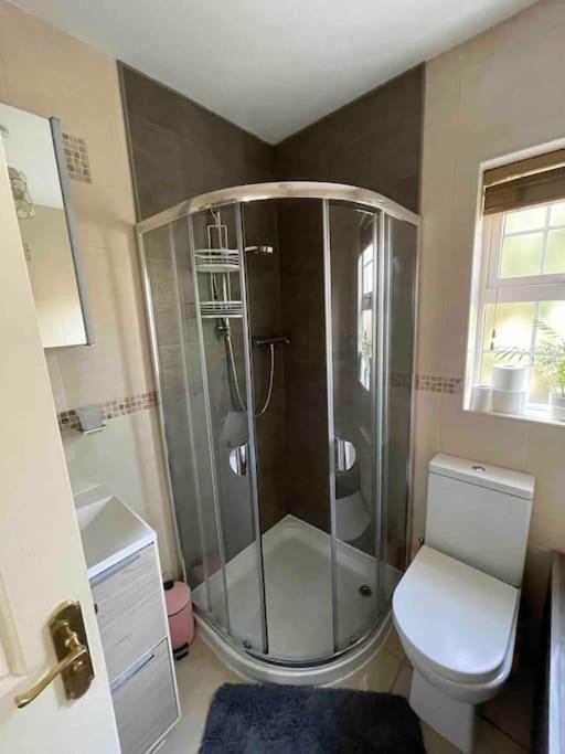 Spacious 4 Bedroom House With Large Garden Holiday home *
