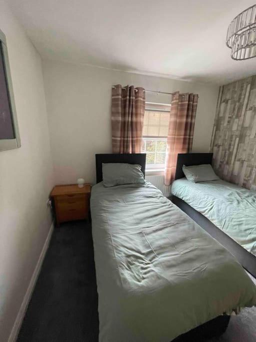 Spacious 4 Bedroom House With Large Garden Belfast