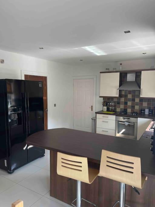 Spacious 4 Bedroom House With Large Garden Holiday home *