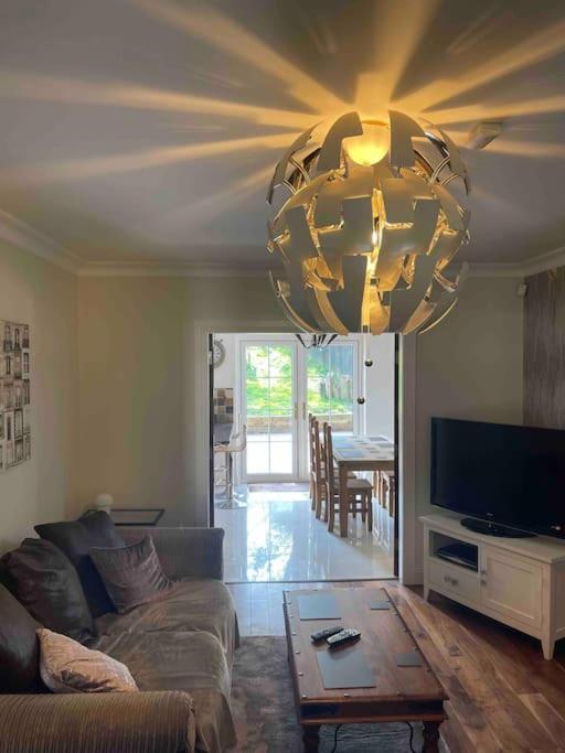 Spacious 4 Bedroom House With Large Garden Belfast