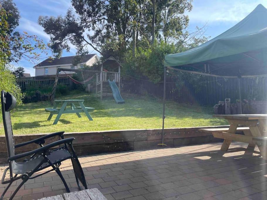 Spacious 4 Bedroom House With Large Garden Holiday home *