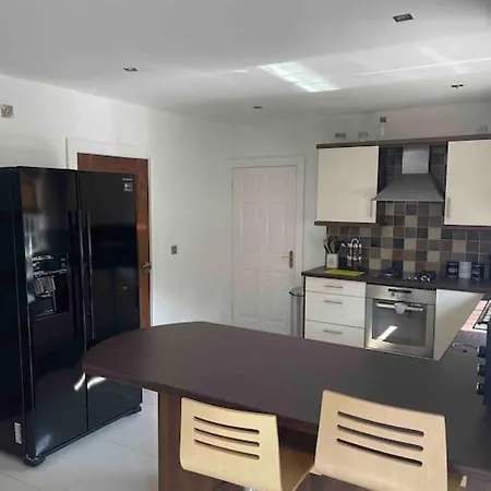 Spacious 4 Bedroom House With Large Garden Belfast Exterior photo