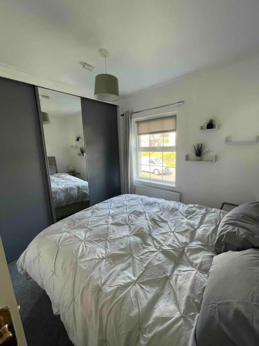 Ferienhaus Spacious 4 Bedroom House With Large Garden