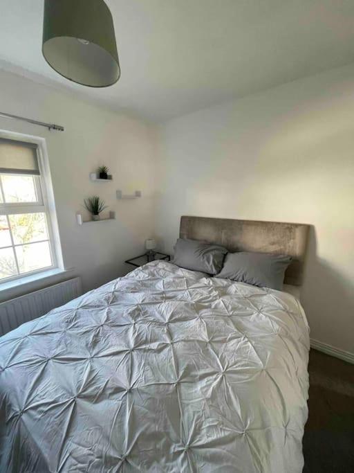 Spacious 4 Bedroom House With Large Garden Ferienhaus