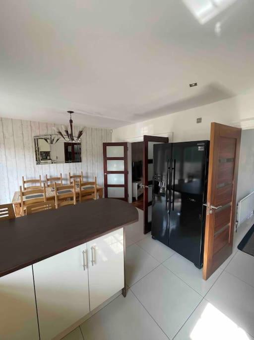 Spacious 4 Bedroom House With Large Garden Ferienhaus Belfast