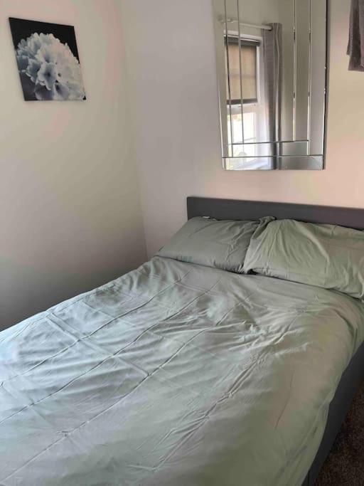 Spacious 4 Bedroom House With Large Garden Ferienhaus